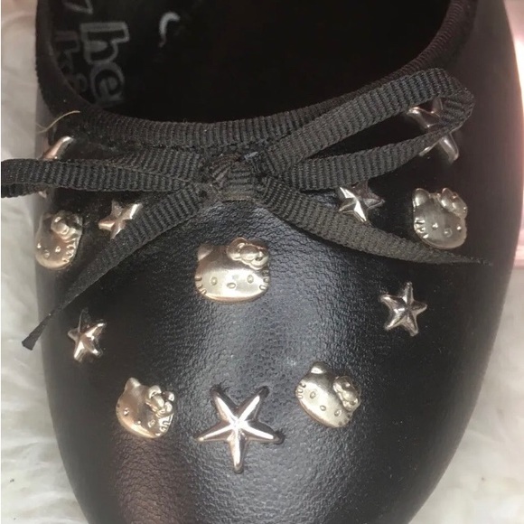 Hello Kitty black leather ballet flats with charms. Size 7 - Picture 2 of 12